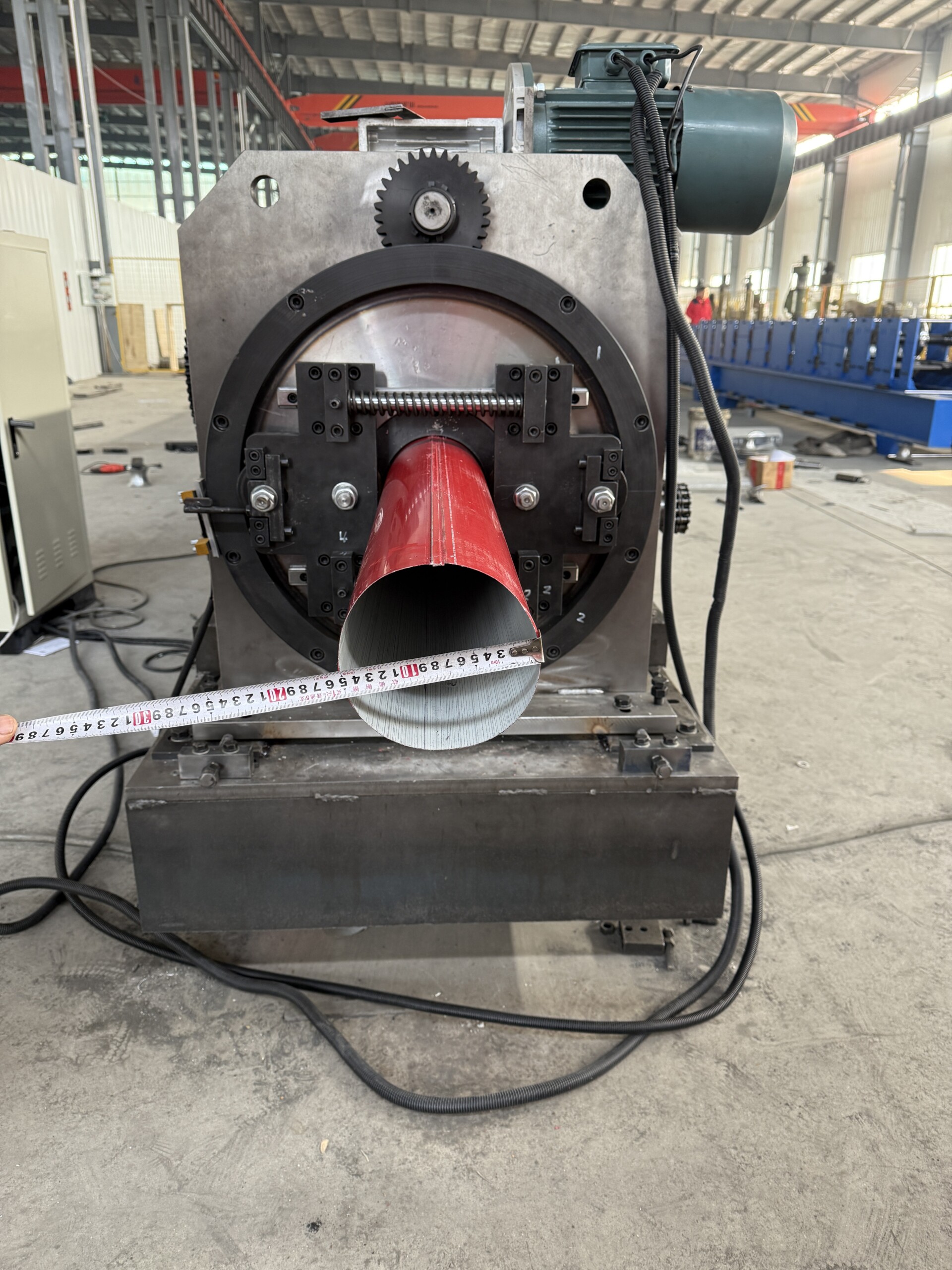 Round downspout drainage system for residential and commercial buildings