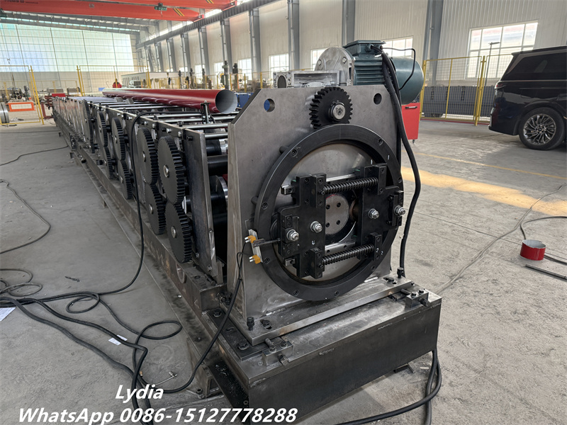 Rollers and shafts of round downspout forming machine with chrome plating