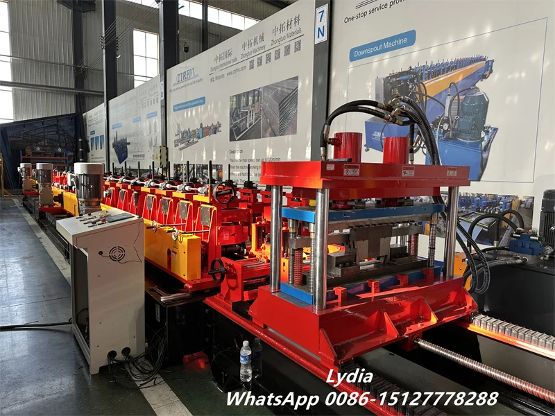 Hydraulic cutting system for cable tray roll forming production line