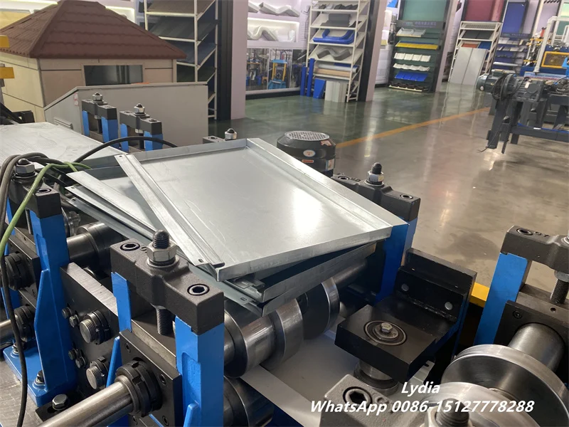 Hydraulic corner cutting unit for Dri-Design metal cassette panel manufacturing machine