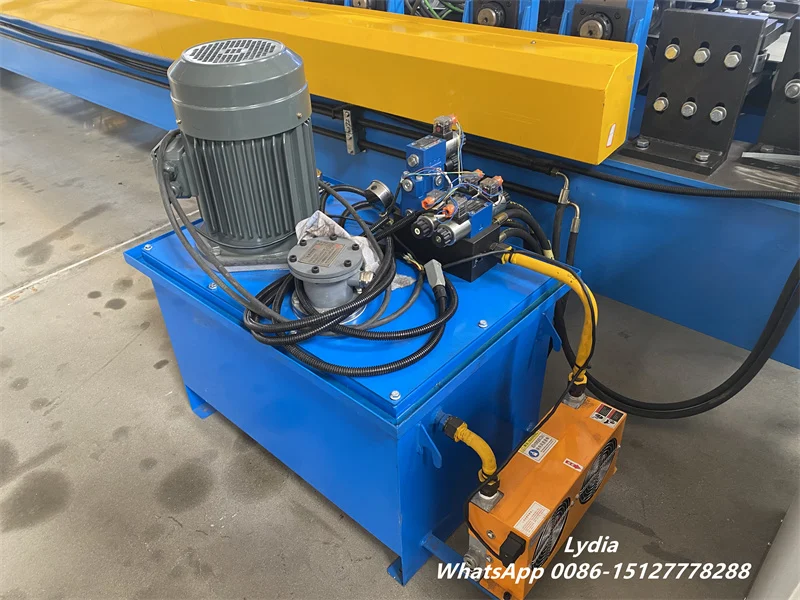 Hydraulic power station with cooling and heating system for cassette panel forming machine